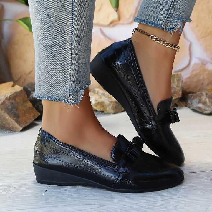 Slip-On Round Toe Shoes with Bow