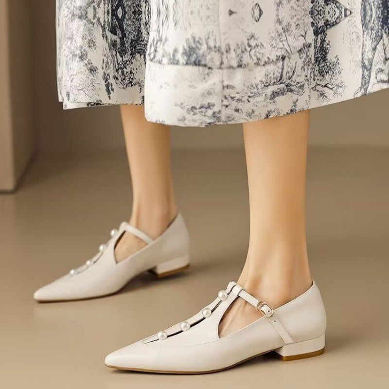 Retro Pearls Pointed Low Pumps