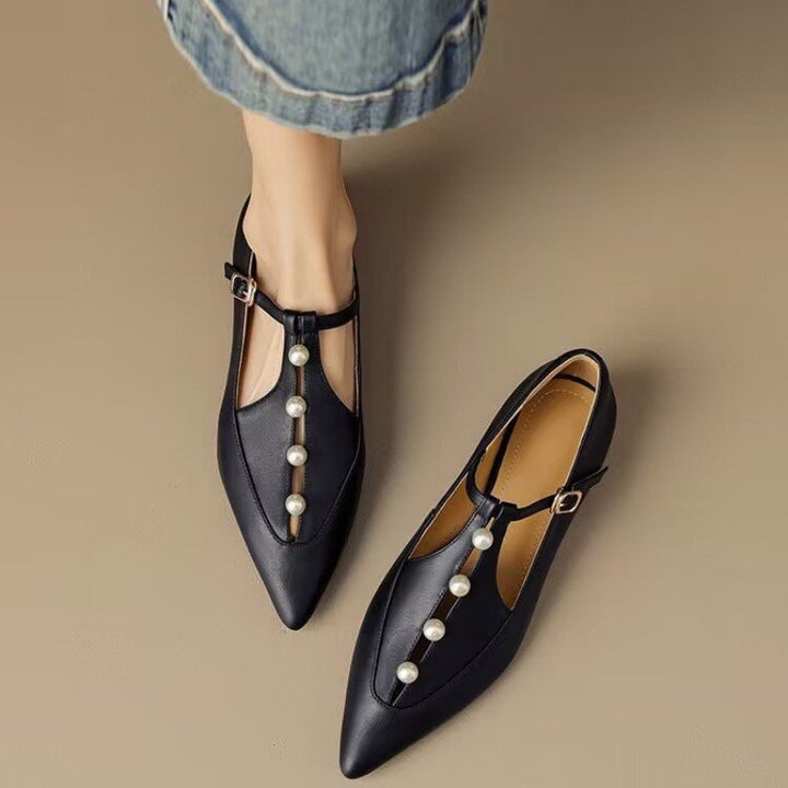 Retro Pearls Pointed Low Pumps