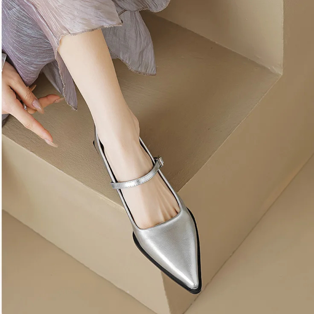 Mary Jane pointed shoes