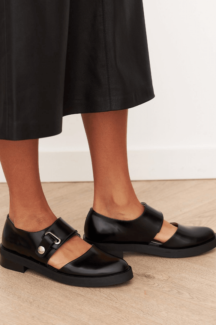 Low Heel Black Buckle Shoes