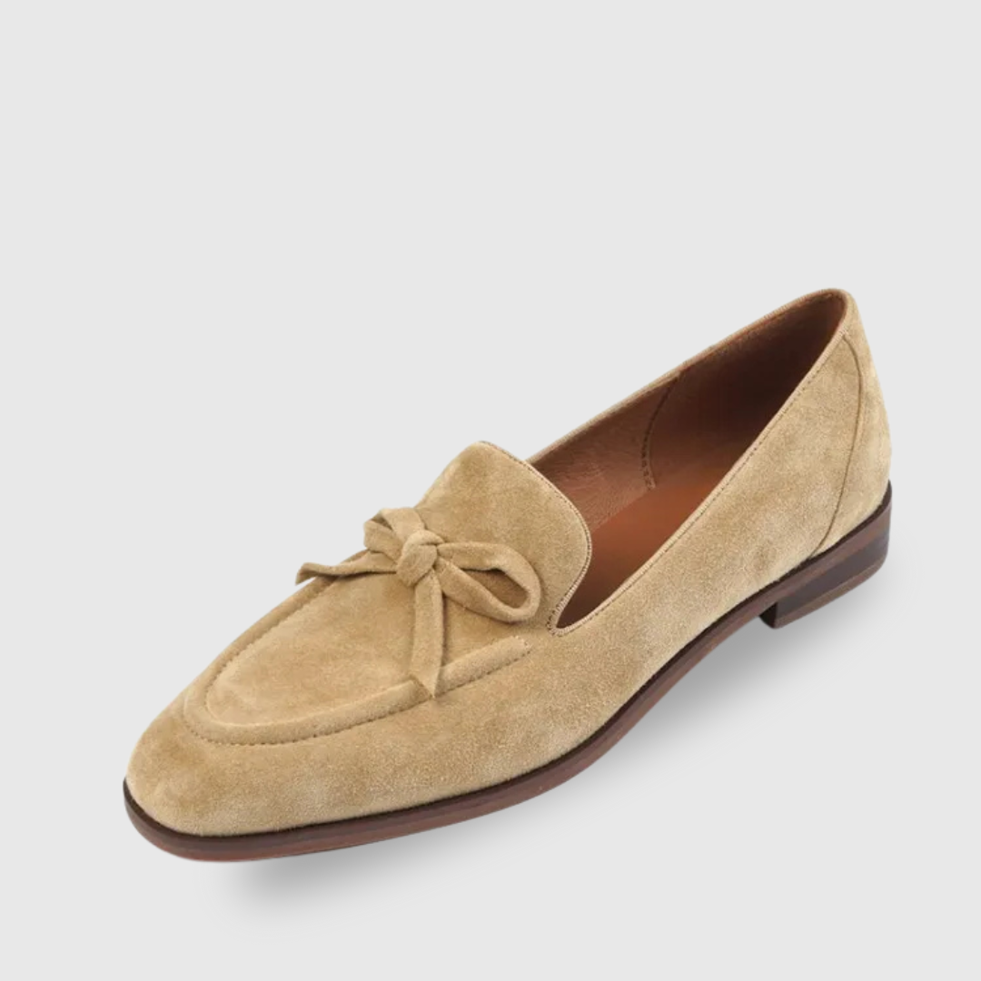 Low Heel Pumps with Casual Bow