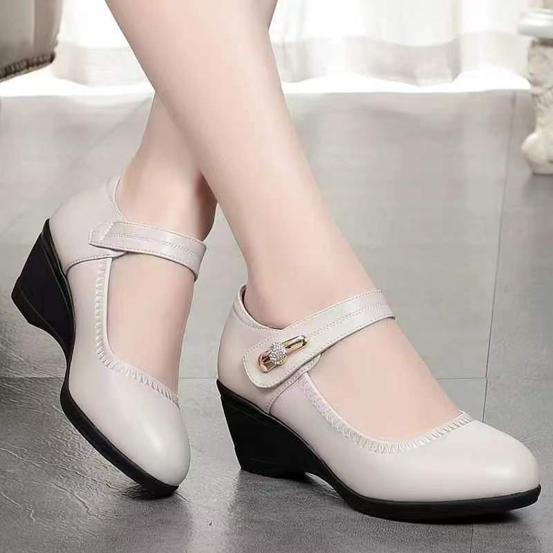 Buckle Vintage Heels
