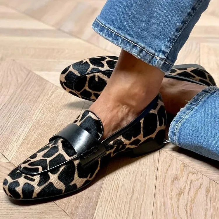 Pointed Tow Cow Design Loafers