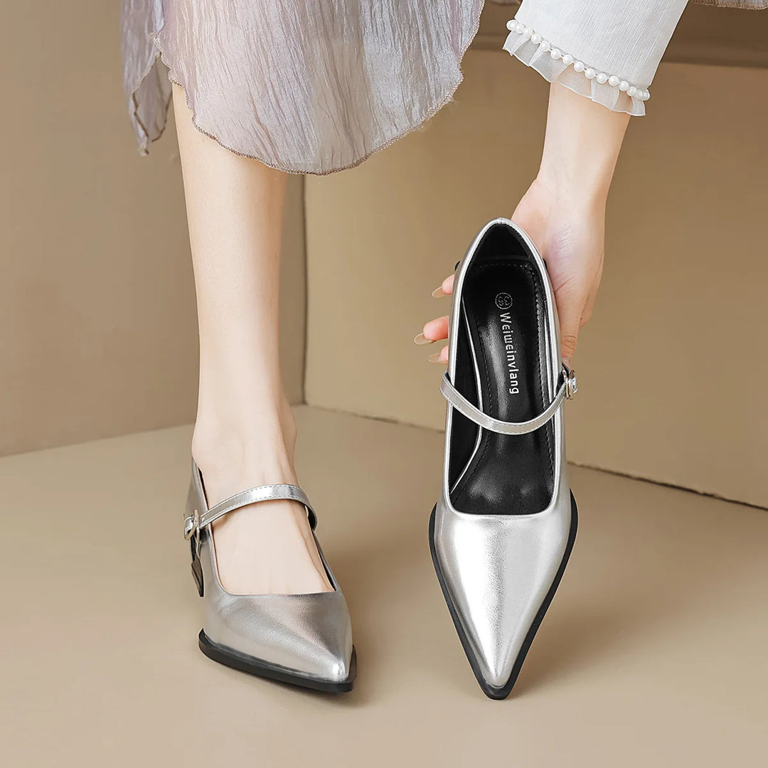Mary Jane pointed shoes