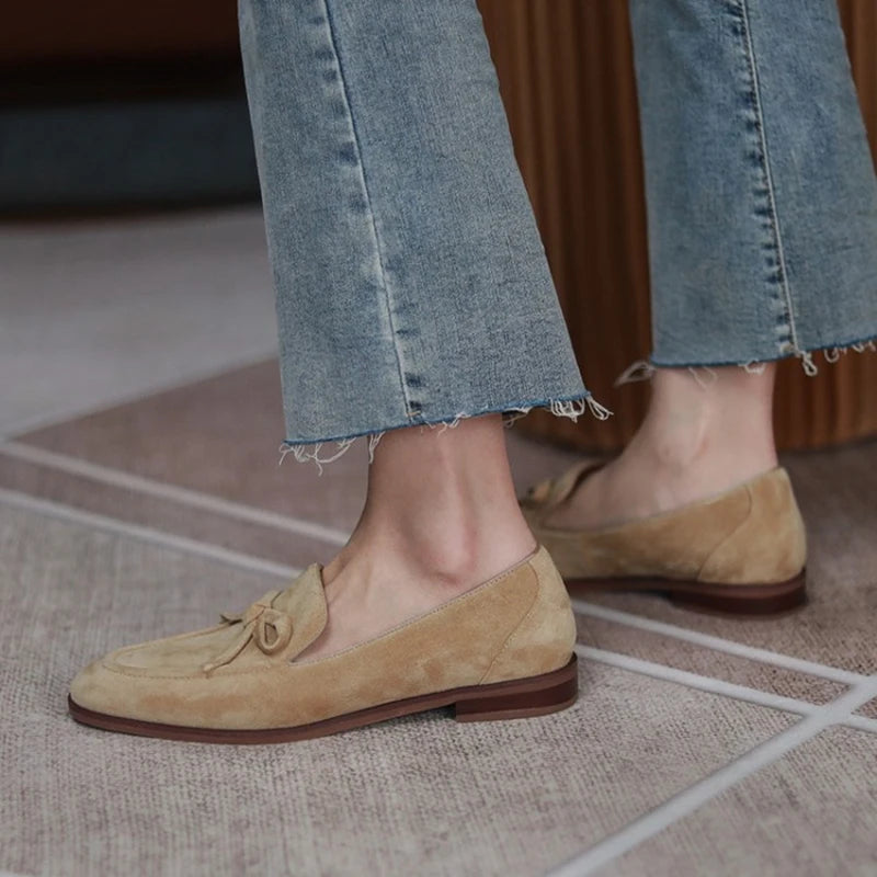 Low Heel Pumps with Casual Bow