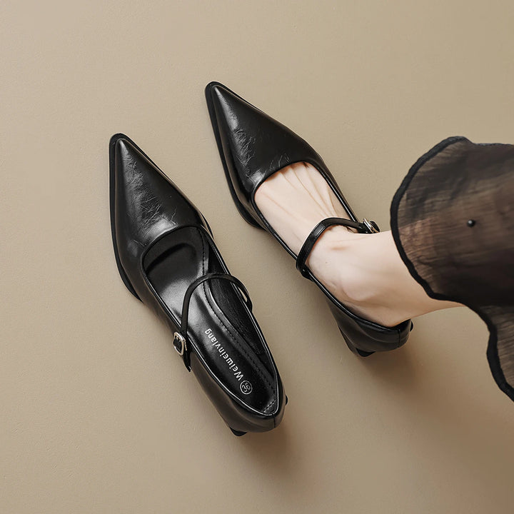 Mary Jane pointed shoes