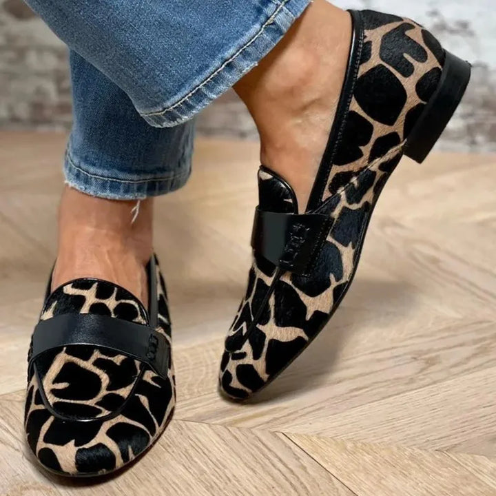 Pointed Tow Cow Design Loafers
