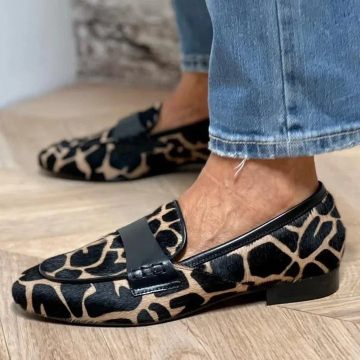 Pointed Tow Cow Design Loafers