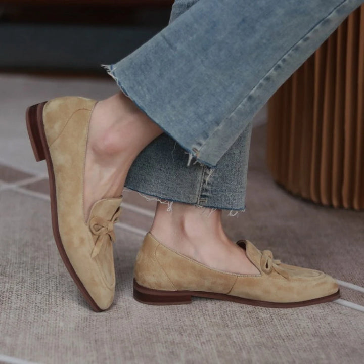 Low Heel Pumps with Casual Bow