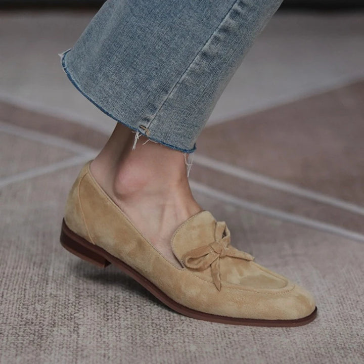 Low Heel Pumps with Casual Bow
