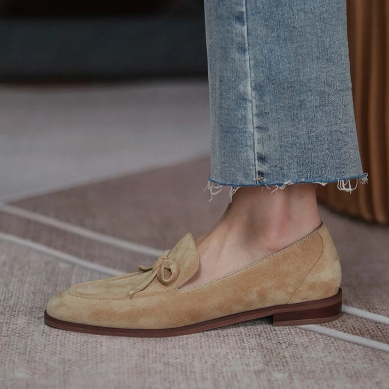 Low Heel Pumps with Casual Bow