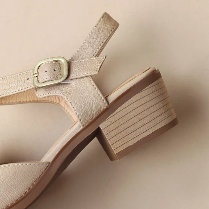 Large Headed Middle Heel Sandals