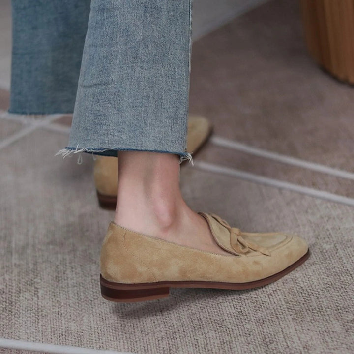 Low Heel Pumps with Casual Bow