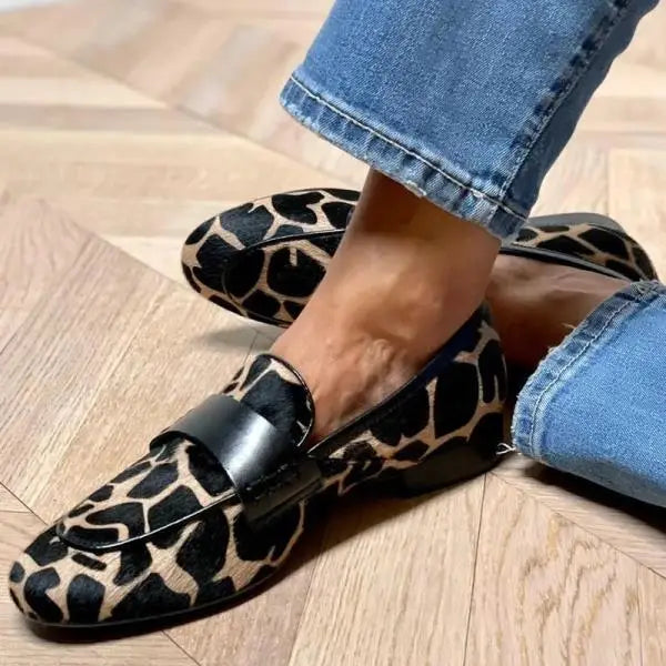 Pointed Tow Cow Design Loafers