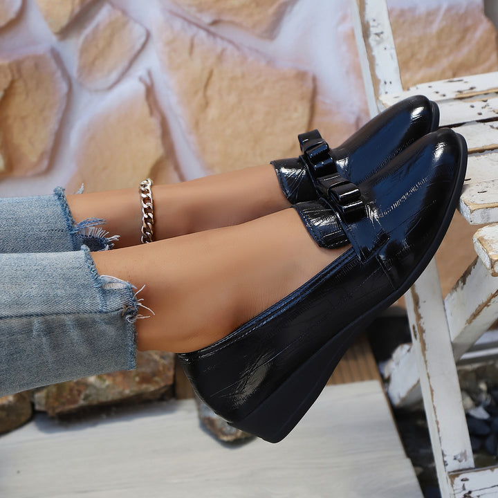 Slip-On Round Toe Shoes with Bow