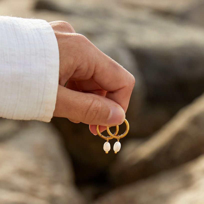 Minimal Pearl Earrings